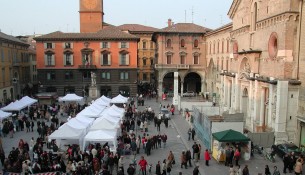 Piazza_duomo_mercato_reggio_emilia